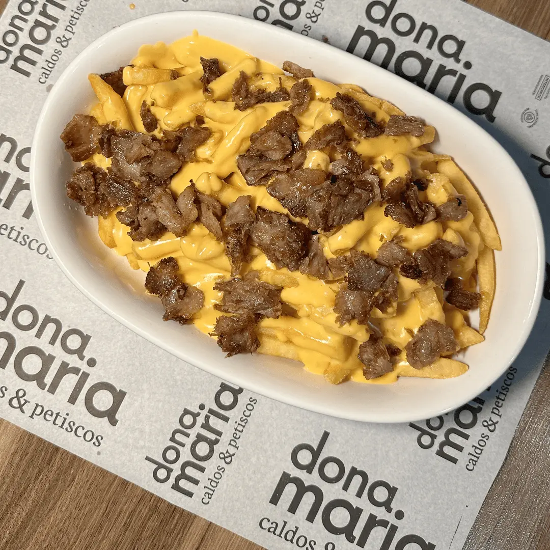 batata frita com queijo fundido_